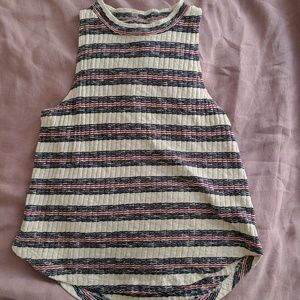 Sleeveless knit shirt